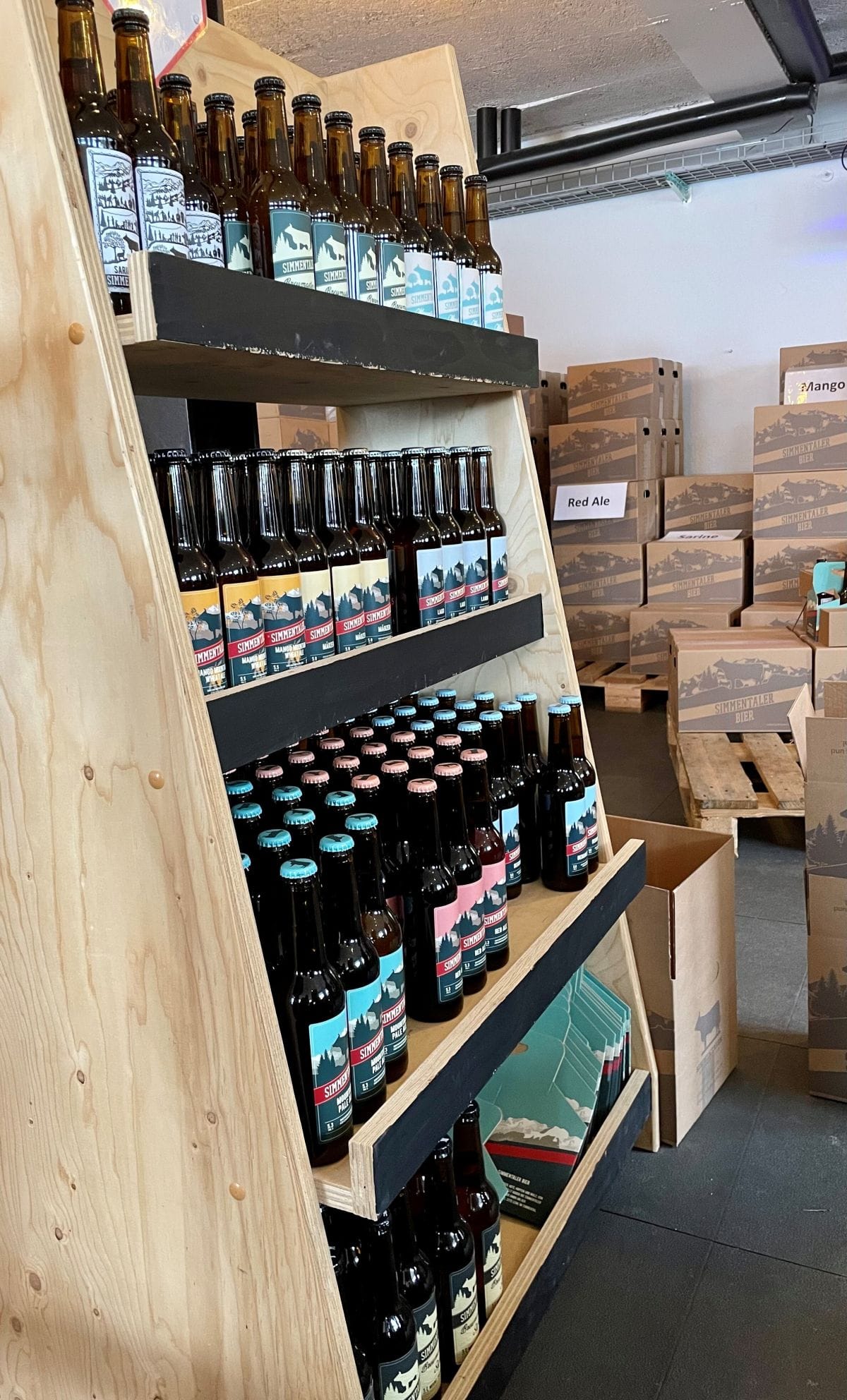 SiBi_4_web Bild Bierregal der Simmentaler Braumanufaktur AG