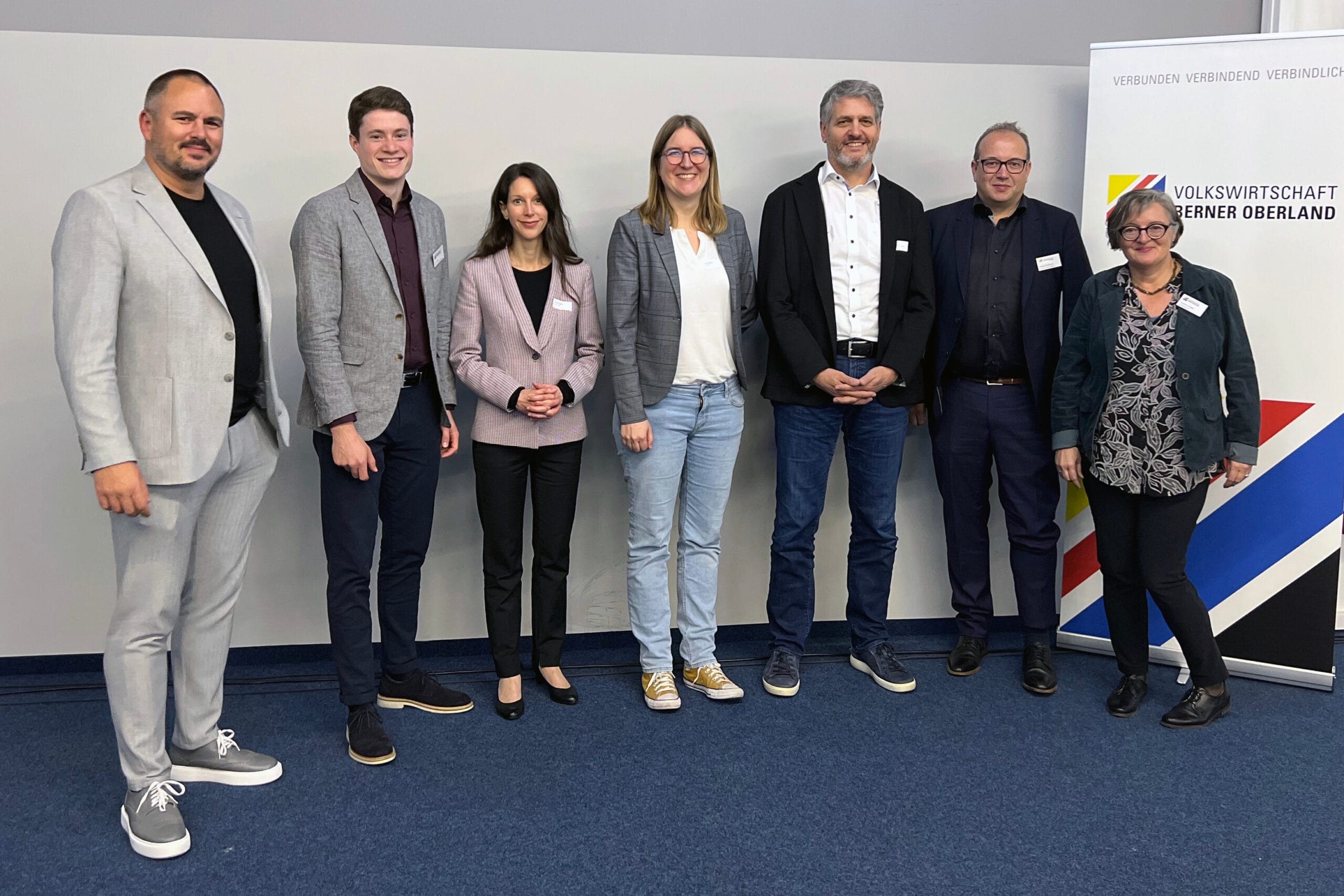 2024.11.07_WT-alle@4000px Bild von links nach rechts Roger Neuenschwander be-advanced. Leo Glaser Volkswirtschaft Berner Oberland. Simone Rieder Rytec Circular. Olivia Menzi Circunis. Stefan Zöllig Timbatec Holzbauingenieure. Carlos Reinhard und Susanne Huber Volkswirtschaft Berner Oberland