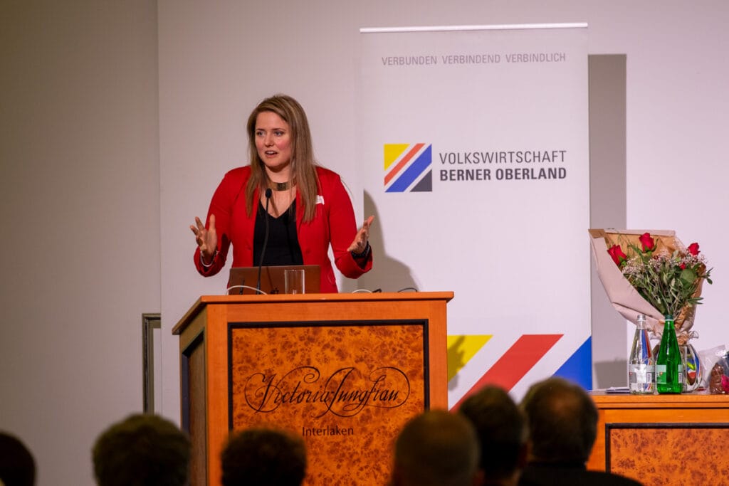 Anna Jobin, Präsidentin der Eidgenössischen Medienkommission und Forscherin an der Universität Freiburg während ihrem Referat.