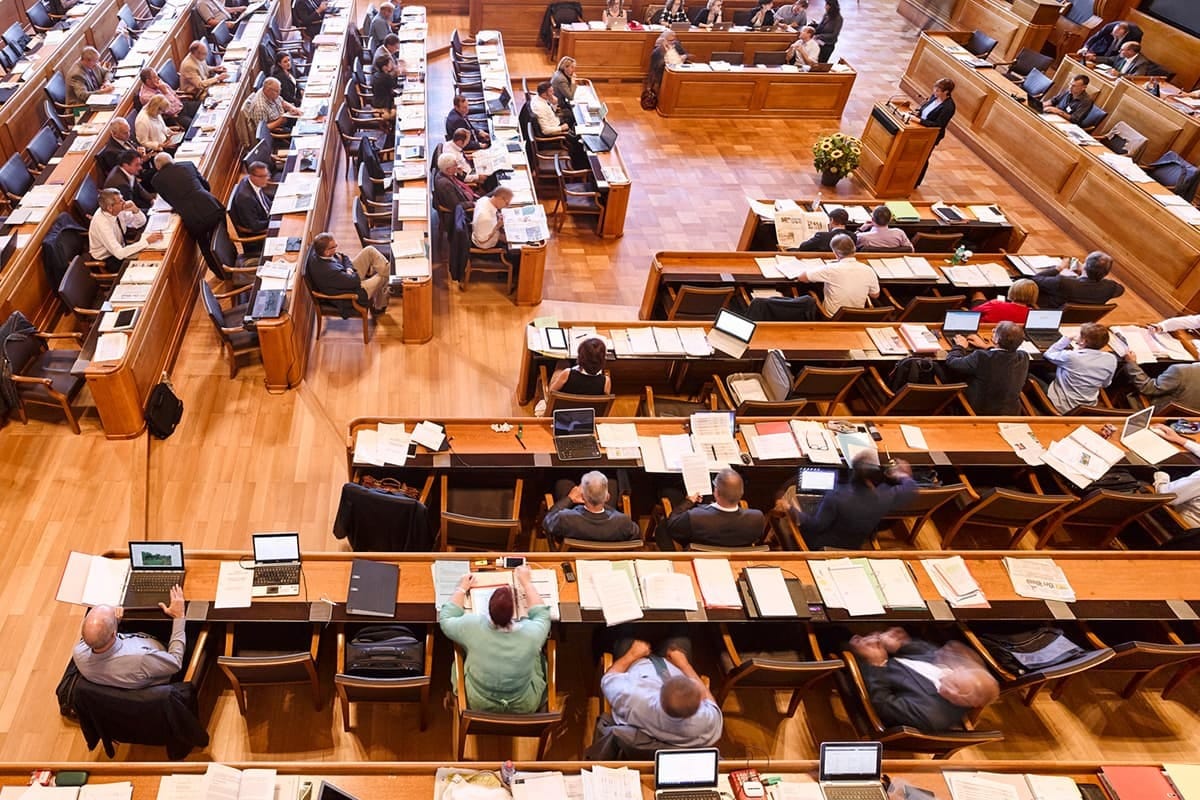 grossratssaal-bern Eindrücke Oberländerrat vor der Sommersession