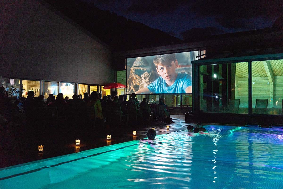 openair-cinema-wallbach Open-Air Kino im Erlebnisbad Wallbach an der Lenk.