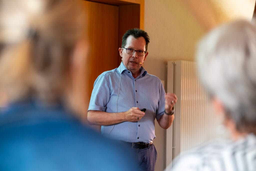 Martin Schäfer, Rektor PHBern informierte am Gemeindeforum über die Herausforderungen im Berner Schulwesen.