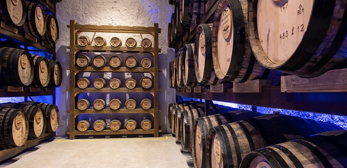 Rugenbräu birgt Whisky-Fass aus dem Hinterstockensee