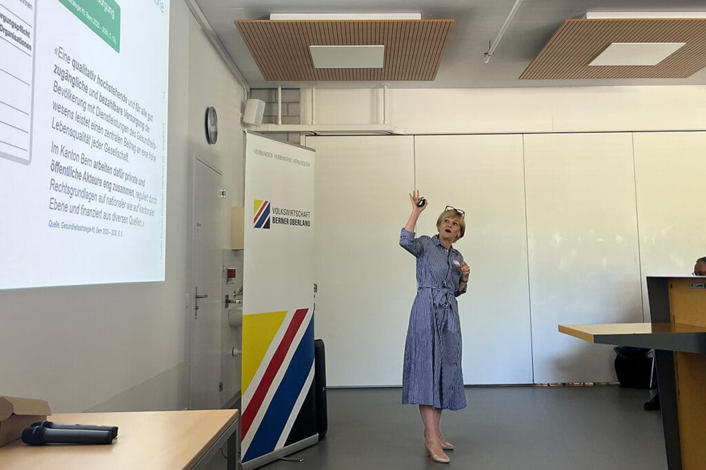 Karin Ritschard Ugi, Verwaltungsratspräsidentin Spitäler fmi AG, am Gesundheitsforum Berner Oberland.