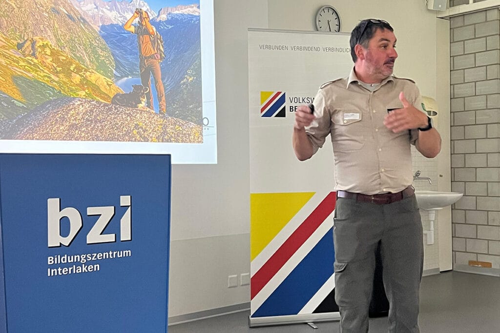 Ranger Matthias Schaller am Gemeindeforum Berner Oberland.